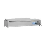 Koelvitrine - H 28.1 x 140 x 39.5 CM - 26.5 KG - 220 - 240 V - 160 W - Statische - R600A - RVS - 53 Liter - +2°C / +8°C - Cool Head - 712027 712027 €693.00 Vitrine met rvs deksel